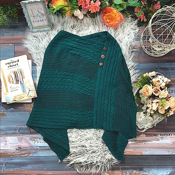 Charlie Paige Emerald Green Knit Cape Poncho Shawl Wrap Cable Knit Button Detail - Picture 1 of 9